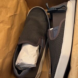 OluKai Men's Black and Gray Loafers